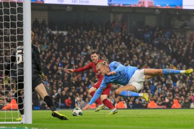 Manchester City 9 numaralı Erling Hland, 22 Aralık 2022 tarihinde Etihad Stadyumu 'nda oynanan dördüncü tur Carabao Kupası karşılaşmasında topa ulaşamadı.