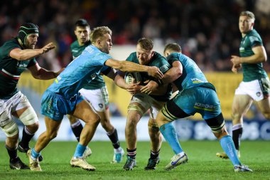 Leicester Tigers 'dan Tommy Refell, Leicester Road, Leicester, Birleşik Krallık' ta 24 Aralık 202 'de oynanan Gallagher Premiership maçında Leicester Tigers ile Gloucester Rugby maçında çifte savunma yaptı.