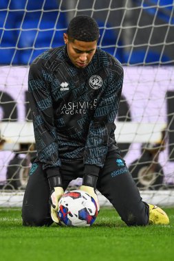 Maç öncesi ısınma maçında QPR 'dan Seny Dieng # 1. Cardiff City - Queens Park Rangers maçı sırasında Cardiff City Stadyumu, Cardiff, Birleşik Krallık, 26 Aralık 202