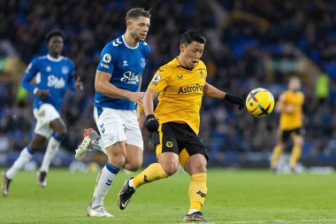 Wolverhampton Wanderers 'dan Hwang Hee-Chan 26 Aralık 202' de Goodison Park, Liverpool 'da oynanan Premier League maçında topla koşuyor.