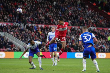 Middlesbrough 'dan Chuba Akpom 29 numaralı forvet, 26 Aralık 202' de Riverside Stadyumu, Middlesbrough 'da oynanan Sky Bet Şampiyonası maçında topa vuruyor.