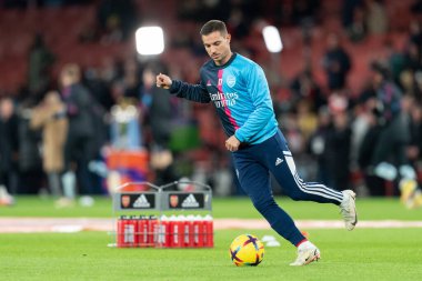 Arsenal 'in 17 numaralı oyuncusu Arsenal, 26 Aralık 202' de Emirates Stadyumu 'nda Batı Ham United' a karşı oynanan Premier League karşılaşması öncesinde ısınmaya başladı.