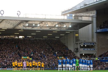 Everton ve Wolverhampton Wanderers Premier League maçından önce Goodison Park, Liverpool, Birleşik Krallık 'ta Everton ve Wolverhampton Wanderers maçına saygılarını sunuyorlar.