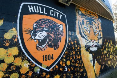 Hull City duvar resmi, MKM Stadyumu 'nun dış tarafında, Hull City' nin yuvası Hull Şampiyonası maçında Hull City, Blackpool 'a karşı MKM Stadyumu, Hull, Birleşik Krallık, 26 Aralık 202