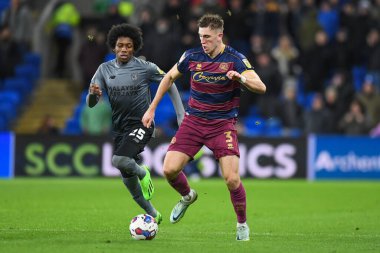 Cardiff City - Queens Park Rangers maçında Cardiff City - Cardiff City Stadyumu, Cardiff, Birleşik Krallık 'ta Cardiff City maçında Jaden Philogene-Bidace # 25 Cardiff City' nin baskısı altında