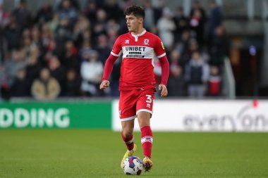 Middlesbrough 'dan Ryan Giles, Middlesbrough' a karşı Middlesbrough-Wigan Atletic maçında topa vuruyor. Riverside Stadyumu, 26 Aralık 202