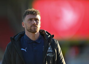 Plymouth Argyle defans oyuncusu Dan Scarr (6), 26 Aralık 202 tarihinde Cheltenham Town ile Plymouth Argyle 'ın oynadığı The Jonny-Rocks Stadyumu' nda oynanan 1.