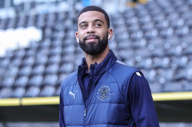 Blackpool 'dan CJ Hamilton # 22, MKM Stadyumu' ndaki Hull City - Blackpool maçı sırasında MKM Stadyumu 'na varır.