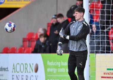 Plymouth Argyle kalecisi Michael Cooper (1), Cheltenham Town - Plymouth Argyle maçında ısınma turunu 26 Aralık 202 'de Jonny-Rocks Stadyumu, Cheltenham' da tamamladı.