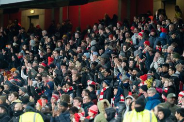 Arsenal taraftarları 26 Aralık 202 'de Birleşik Krallık' ın Emirates Stadyumu 'nda oynanan Premier League maçında West Ham' ı 3-1 yendikten sonra kutlama yaptılar.