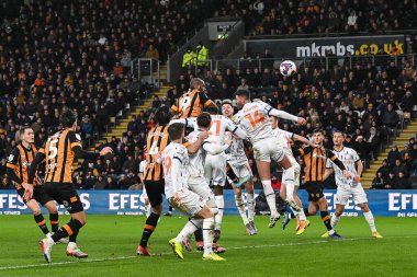 Hull City 'nin 19 numaralı yarası Hull City' nin 26 Aralık 2022 'de MKM Stadyumu' nda oynanan Hull City-Blackpool maçında kaleye doğru ilerliyor.