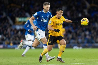 Wolverhampton Wanderers 'dan Hwang Hee-Chan 26 Aralık 202' de Goodison Park, Liverpool 'da oynanan Premier League maçında topla koşuyor.