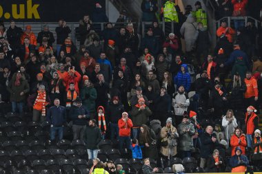 Blackpool taraftarları, 26 Aralık 202 'de İngiltere' nin Hull şehrindeki MKM Stadyumu 'nda oynanan Sky Bet Şampiyonası maçının son düdüğünün ardından alkışlarını sunuyor.