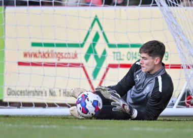 Plymouth Argyle kalecisi Michael Cooper (1), Cheltenham Town - Plymouth Argyle maçında ısınma turunu 26 Aralık 202 'de Jonny-Rocks Stadyumu, Cheltenham' da tamamladı.