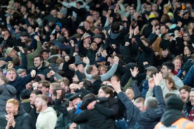 West Hans, 26 Aralık 202 'de Birleşik Krallık Emirates Stadyumu' nda oynanan Premier League maçında West Ham United 'a karşı oynanan penaltı maçında West Ham United' ın 22 numaralı Said Benrahma 'dan aldığı puanı kutladı.