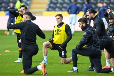 Hull City 'den Greg Docherty 26 Aralık 202' de MKM Stadyumu 'nda oynanan Sky Bet Şampiyonası karşılaşması öncesinde ısınma turunda geriliyor.