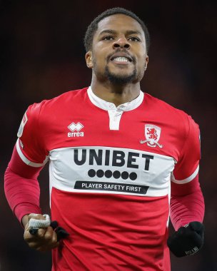 Middlesbrough 'dan Chuba Akpom # 29 Middlesbrough, Middlesbrough, Birleşik Krallık' ta Riverside Stadyumu 'nda Middlesbrough - Wigan Athletic maçında ikinci golünü attıktan sonra Middlesbrough taraftarlarının önünde yumruklarını sallıyor.