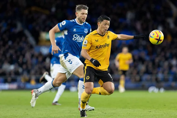 Wolverhampton Wanderers 'dan Hwang Hee-Chan 26 Aralık 202' de Goodison Park, Liverpool, İngiltere 'de oynanan Premier League maçında Everton Wolverhampton Wanderers' a karşı atış yapmaya hazırlanıyor.