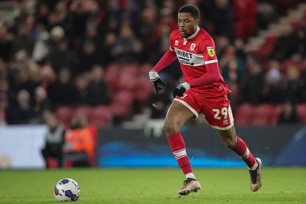 Middlesbrough 'dan Chuba Akpom # 29, Middlesbrough, Birleşik Krallık Riverside Stadyumu' nda Middlesbrough vs Wigan Athletic 'e karşı oynadığı Gökyüzü İddia Şampiyonası maçında top üzerinde.
