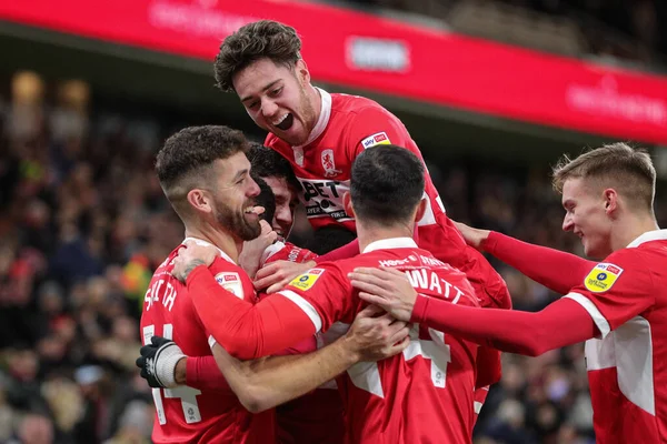 Middlesbrough 'lu Chuba Akpom 26 Aralık 202' de Middlesbrough, İngiltere 'deki Riverside Stadyumu' nda oynanan Sky Bet Şampiyonası maçında takım arkadaşlarıyla yaptığı golü 2-0 yendi.