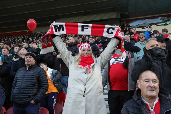 Tifoso Middlesbrough Regge Una Sciarpa Tifo Sua Squadra Durante Sky — Foto Stock