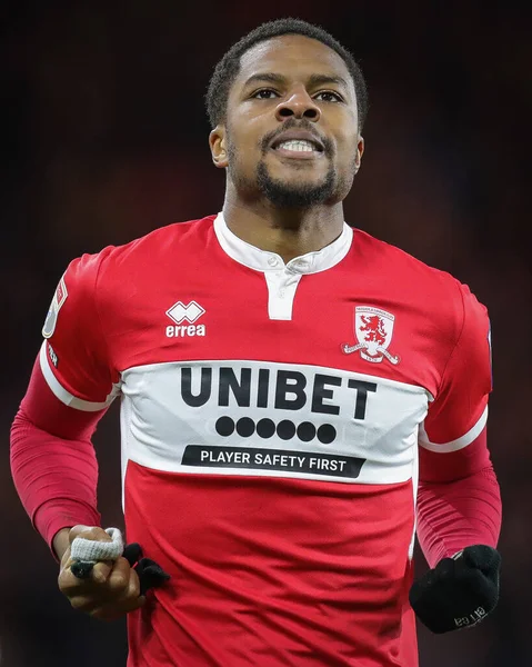 Middlesbrough 'dan Chuba Akpom # 29 Middlesbrough, Middlesbrough, Birleşik Krallık' ta Riverside Stadyumu 'nda Middlesbrough - Wigan Athletic maçında ikinci golünü attıktan sonra Middlesbrough taraftarlarının önünde yumruklarını sallıyor.
