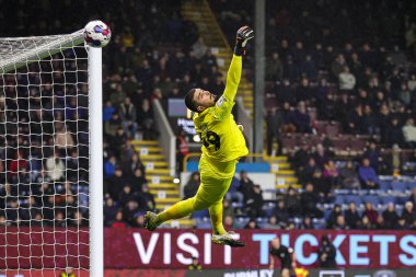 Burnley 'den 49 numaralı Arijanet Muri golünü atmak için geriliyor ama top 27 Aralık 2022' de Burnley, Burnley City 'nin Turf Moor, Burnley, İngiltere' de oynadığı Gökyüzü İddia Şampiyonası maçında geniş bir alana yayılıyor.
