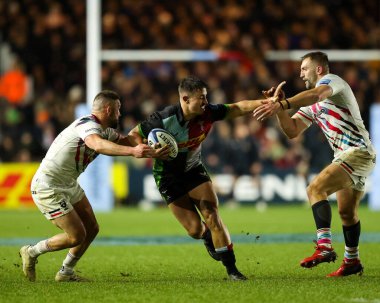 Harlequins 'den Cadan Murley 27 Aralık 202' de Twickenham Stoop, Londra 'da Gallagher Premiership maçında Harlequins' e karşı Bristol Bears maçında Sam Bedlow 'dan elini çekti.