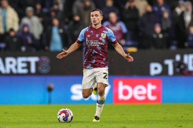 Burnley 'den Josh Cullen 27 Aralık 202' de Burnley 'nin Birmingham City' e karşı oynadığı Gökyüzü İddia Şampiyonası maçında 24 numara iş başında.