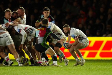 Bristol Ayıları 'ndan Andy Uren, 27 Aralık 202' de Twickenham Stoop, Londra 'da oynanan Gallagher Premiership maçında Harlequins' in Bristol Bears 'a karşı oynadığı maçta Harlequins' li Danny Care 'e meydan okudu.