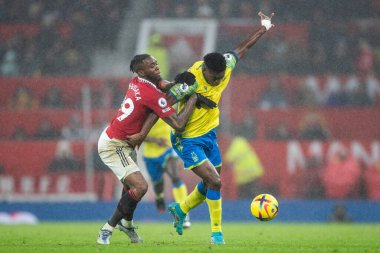 Nottingham Ormanı 'ndan Taiwo Awoniyi # 9 numara Manchester United - Nottingham Forest maçında Manchester United' ın 27 Aralık 202 tarihinde Old Trafford, Manchester, İngiltere 'de oynadığı Premier League maçında Aaron Wan-Bissaka # 29' u geçmeyi umuyor.