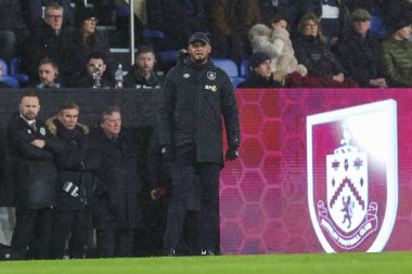 Burnley takımının menajeri Vincent Kompany 27 Aralık 202 'de Burnley, Birmingham City' ye karşı Turf Moor, Burnley, İngiltere 'de oynanan maçta