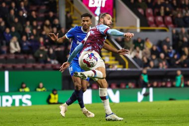 Burnley 'li Jay Rodriguez 27 Aralık 202' de Burnley, Burnley City 'de Birmingham City' ye karşı oynanan Gökyüzü İddia Şampiyonası maçında gol vuruşunu iyileştiriyor.