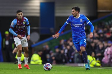 Burnley 'den Matthew Lowton 27 Aralık 202' de Burnley, Burnley 'de Birmingham City' ye karşı oynadığı Gökyüzü İddia Şampiyonası maçında topa vuruyor.