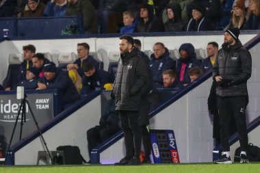 West Bromwich Albion 'un Carlos Corbern teknik direktörü West Bromwich Albion, Preston North End' e karşı 29 Aralık 2022 'de oynanan Sky Bet Şampiyonası maçını izliyor.