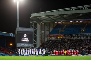 Blackburn Rovers ve Middlesborough 'lu oyuncular, 29 Aralık 2022' de İngiltere 'nin Blackburn kentinde Blackburn Park' ta oynanan Blackburn Rovers-Middlesbrough maçına son Pele the Sky Bet Şampiyonası 'na saygılarını sunuyorlar.