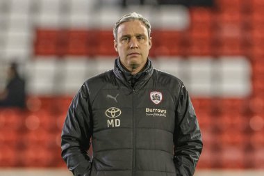 Barnsley 'nin Michael Duff teknik direktörü, Sky Bet 1 maçından önce Oakwell, Barnsley' de Fleetwood Town 'a karşı 29 Aralık 202' de oynanan ısınma maçı sırasında