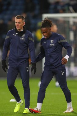 West Bromwich Albion 'dan Jed Wallace # 17 ve West Bromwich Albion # 21 Batı Bromwich Albion' dan Brandon Thomas-Asante # 21 Sky Bet Şampiyonası öncesi ısınma maçında West Bromwich Albion Preston North End 'e karşı Hawthorns, West Bromwich, Unite