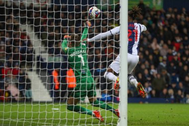 Preston North End 'den Freddie Woodman, West Bromwich Albion, Preston North End' e karşı 29 Aralık 202 'de oynanan The Hawthorns, West Bromwich, Birleşik Krallık' ta oynanan Sky Bet Şampiyonası maçında topu çizgiye itiyor.