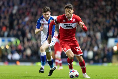 Middlesborough 'dan 25 numaralı Matt Crooks, 21 Aralık 202' de İngiltere 'nin Blackburn kentinde oynanan Blackburn Rovers-Middlesbrough maçında top sürüyor.