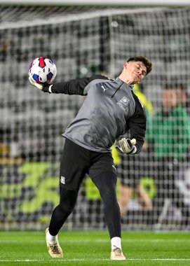 Plymouth Argyle kalecisi Michael Cooper (1), 29 Aralık 202 'de İngiltere' nin Plymouth kentinde oynanan Sky Bet Lig 1 karşılaşmasında Plymouth Argyle ve Wycombe Wanderers maçında ısındı.