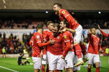 Barnsley 'den James Norwood # 9, 29 Aralık 202' de Oakwell, Barnsley, İngiltere 'de oynanan Sky Bet Lig 1 maçında 1-0' lık galibiyetini kutluyor.