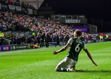 GoAL Plymouth Argyle defans oyuncusu Dan Scarr (6), 29 Aralık 202 tarihinde Home Park, Plymouth, İngiltere 'de oynanan Sky Bet League 1 karşılaşmasında 1-0' lık skorla Plymouth Argyle-Wycombe Wanderers karşılaşmasını kutluyor.