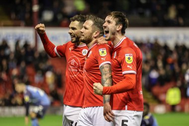 Barnsley 'den James Norwood # 9, 29 Aralık 202' de Oakwell, Barnsley, İngiltere 'de oynanan Sky Bet Lig 1 maçında 1-0' lık galibiyetini kutluyor.