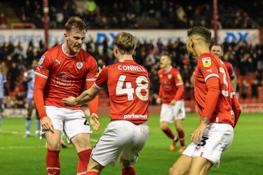 Barnsley 'li 24 numaralı Robbie Cundy, 29 Aralık 202' de Oakwell, Barnsley, İngiltere 'de oynanan Sky Bet Ligi 1 karşılaşmasında 2-1 kazanma hedefini kutluyor.