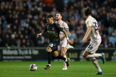 Coventry City 'den Gustavo Hamer # 38 Coventry City, Coventry Building Society Arena, Coventry, Birleşik Krallık' ta Coventry City - Cardiff City maçında topla koşuyor.