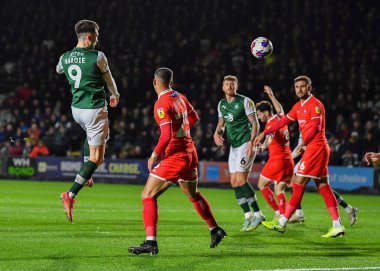 Plymouth Argyle forvet Ryan Hardie (9) 29 Aralık 202 'de Home Park, Plymouth, Birleşik Krallık' ta Plymouth Argyle 'a karşı oynanan Sky Bet 1 karşılaşmasında topu alıyor ve hedefi kaçırıyor.