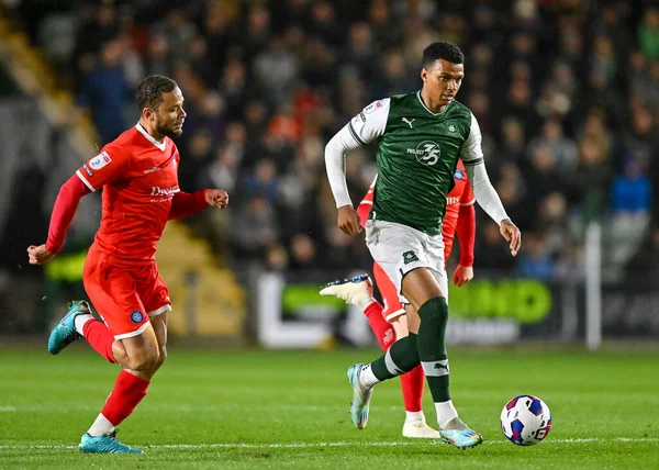 Plymouth Argyle forveti Morgan Whittaker (19), 29 Aralık 202 'de Home Park, Plymouth, İngiltere' de oynanan Sky Bet 1 karşılaşmasında Plymouth Argyle 'a karşı Wycombe Wanderers' a saldırdı.