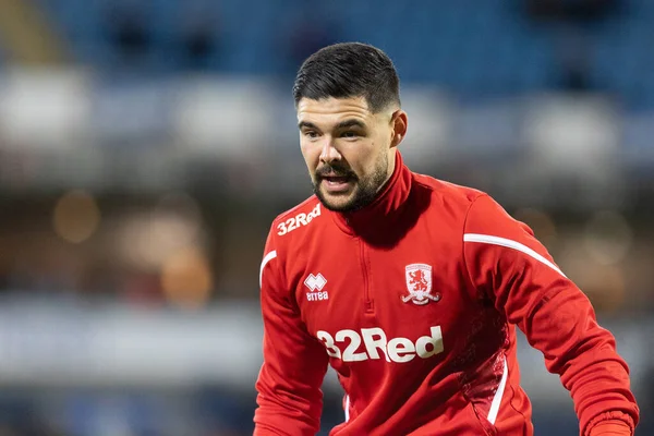 Middlesborough 4. Alex Mowatt, 21 Aralık 202 'de İngiltere' nin Blackburn kentinde oynanan Blackburn Rovers-Middlesbrough maçından önce ısınıyor.