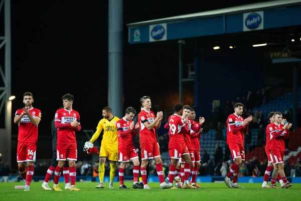 Middlesborough oyuncuları, 29 Aralık 2022 'de İngiltere' nin Blackburn kentinde oynanan Blackburn Rovers-Middlesbrough maçından sonra taraftarları alkışlıyor.
